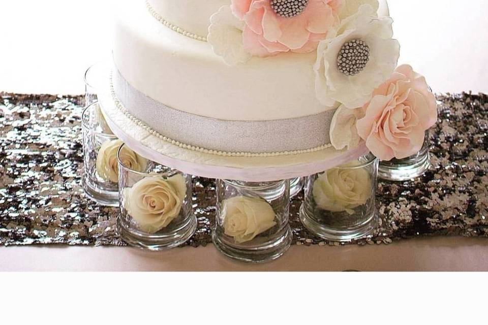 Fondant cake and flowers
