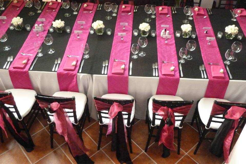 Hot pink, black and white table decor