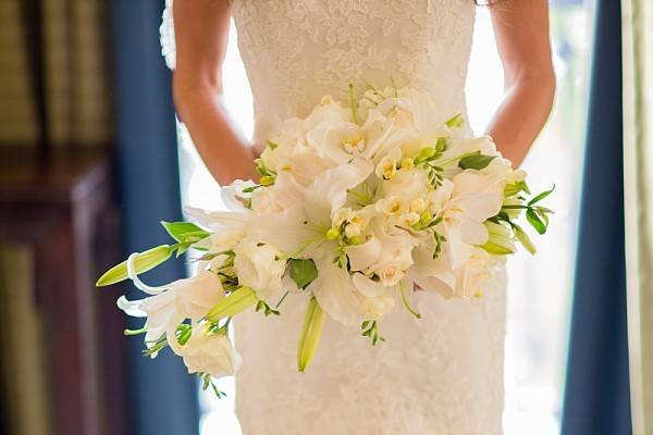 Cascading ivory bouquet