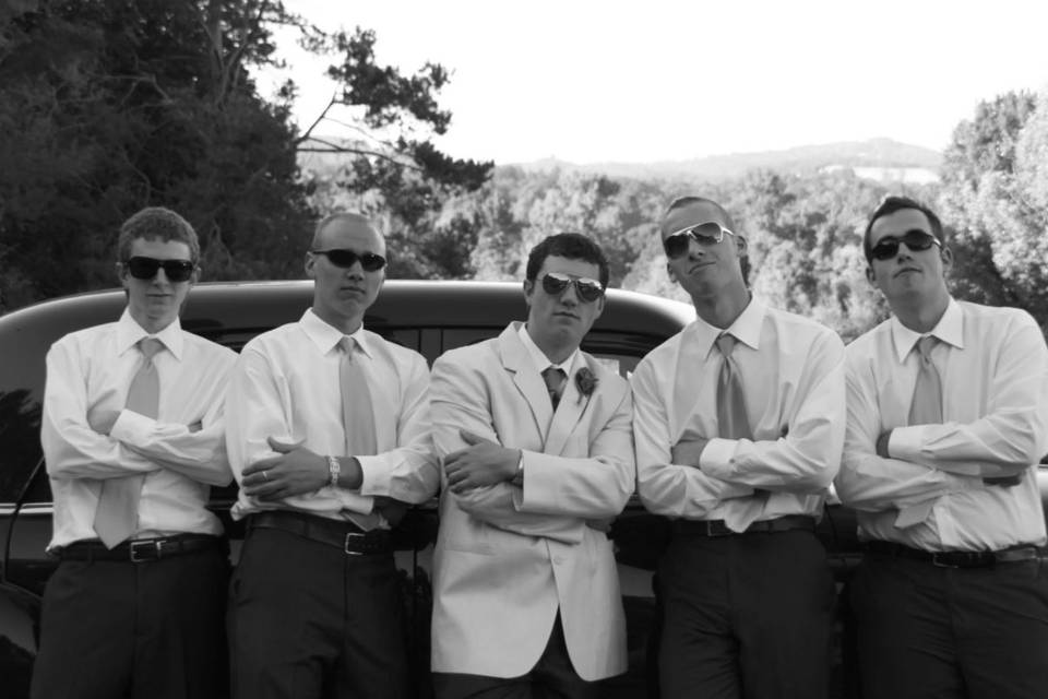 Wedding party with sunglasses