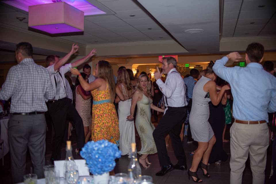 All guests on dance floor