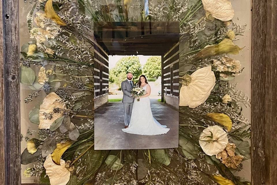 22x28 barnwood bouquet