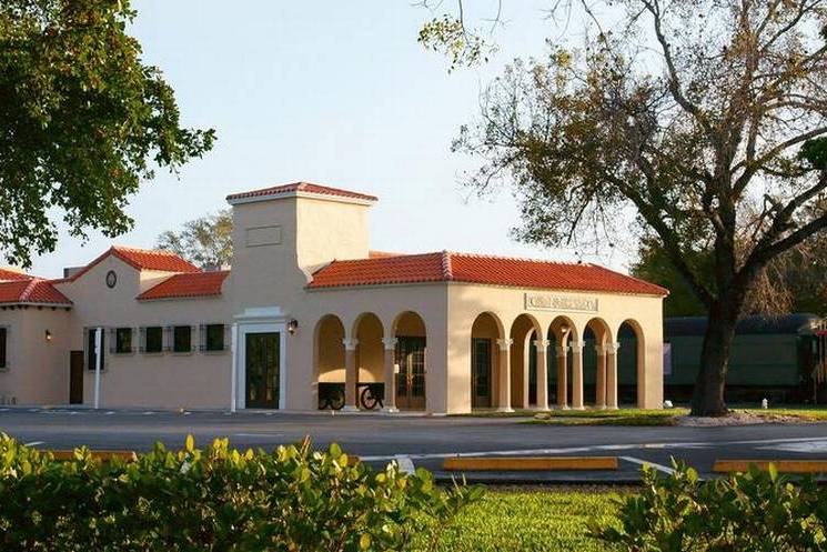 Naples Depot Museum daytime