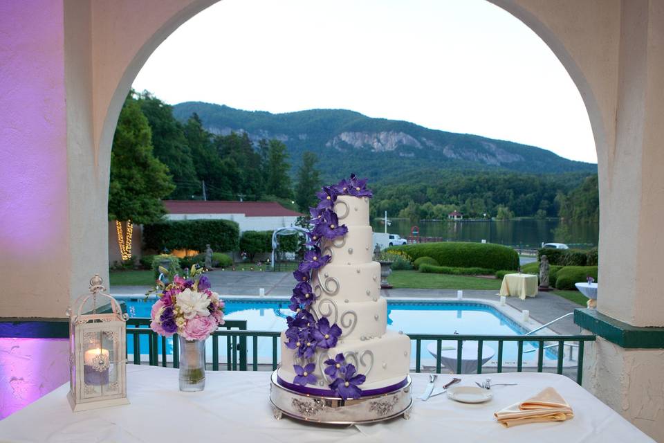 Veranda Terrace Cake Display