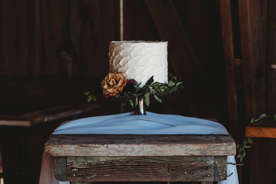 Rustic cake table