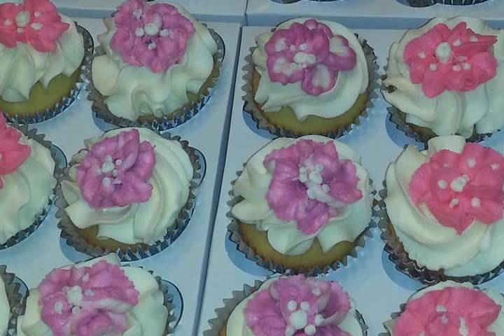 Cupcake and flowers