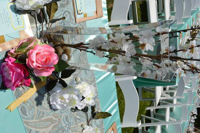 Table setting for garden wedding