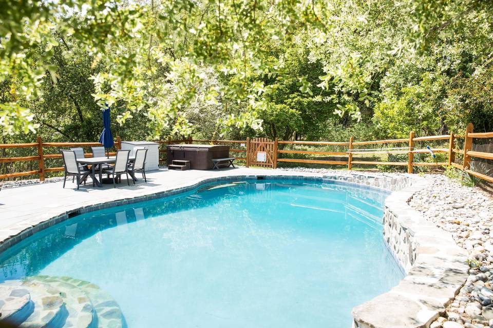 Pool & hot tub