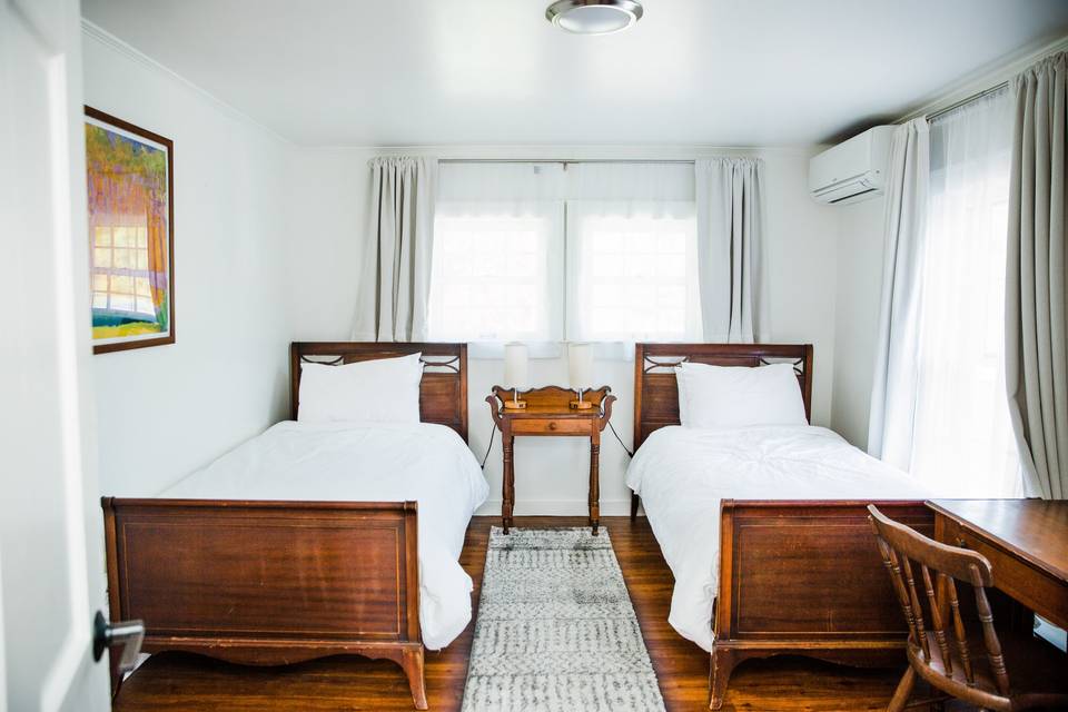 Farmhouse twin bedroom