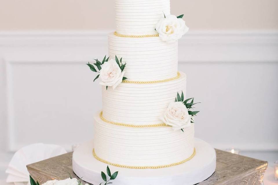 Photo by JP Pratt Photography and fresh florals from Lee James Floral | Wedding Planner: I Do Details | Buttercream texture with gold pearl details.