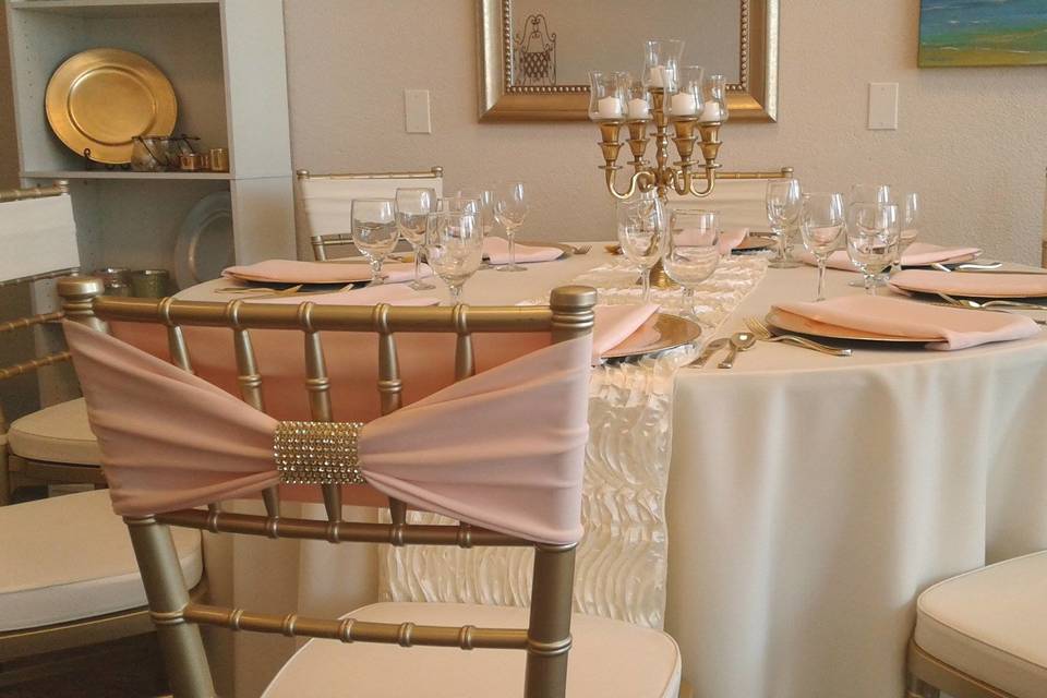 Ivory and blush reception table.