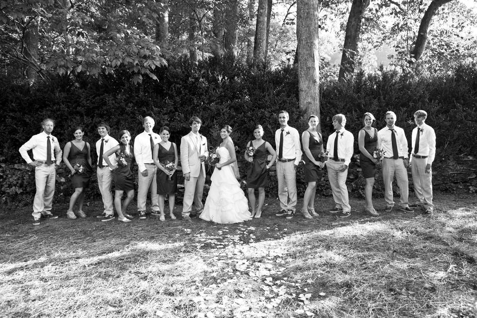 Newlyweds with the bridesmaids and groomsmen