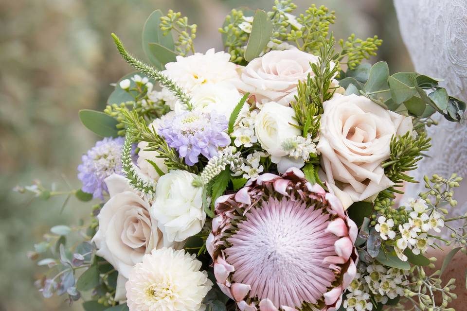 White and lavender bouquet