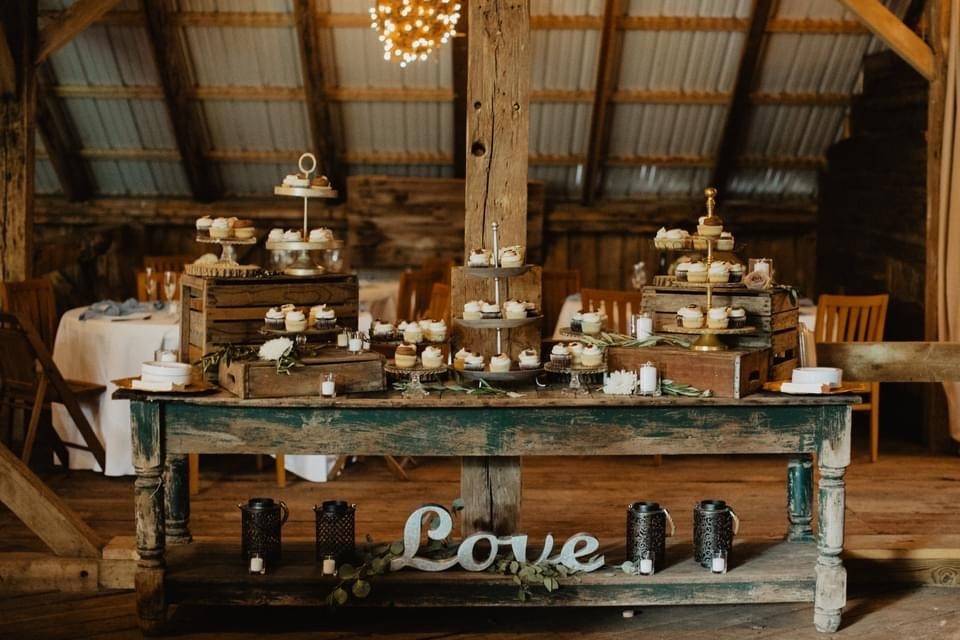 A Twist on Rustic Wedding Decor — Perfectly Planned Moments