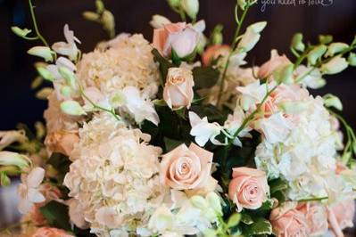 Floral table arrangement