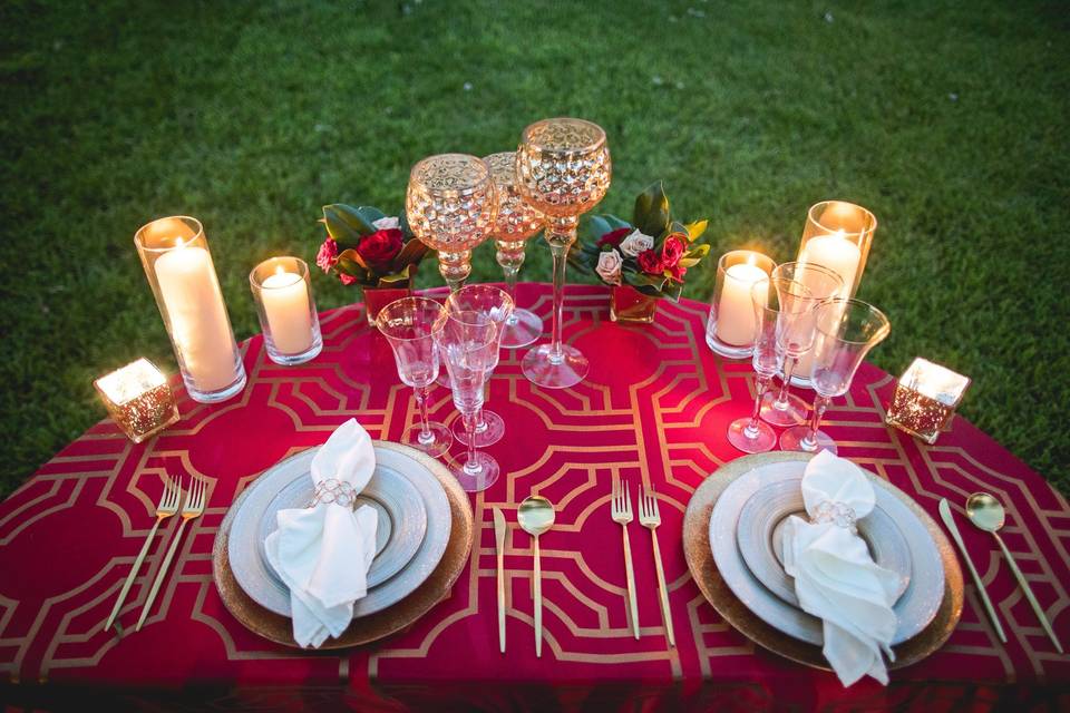 Red and Gold Sweetheart Table
