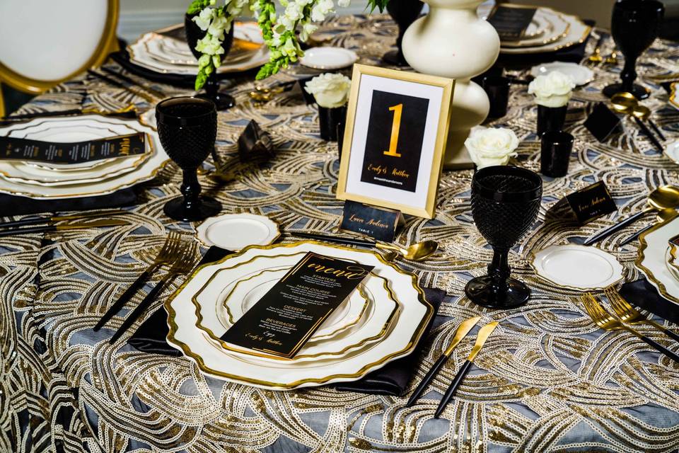 Black and Gold Reception Table