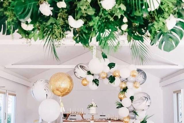Sweet Table Organic Balloon Arch