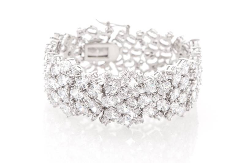 MAYSA CRYSTAL CLUSTER BRACELET
A cluster of delicately cut and hand set cubic zirconia stones are featured on this rhodium plated bracelet, creating a timeless design that speaks elegance and class. To complete the bridal look, wear it with cluster earrings for an alluring look du jour.
http://www.delilahk.com/delilahkbridal/wedding-bracelets/maysa-crystal-cluster-bracelet.html