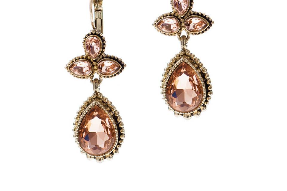 DELILAHK ALIZA PINK CRYSTAL DANGLE EARRINGS
A classic in every sense, accessorize your day or evening look with these lovely pink crystal dangle earrings. Pair with a monochrome wardrobe for a contemporary and statement look.
http://www.delilahk.com/delilahkbridal/bridal-party/bridesmaid-maid-of-honor/delilahk-bernadette-pink-crystal-dangle-earrings.html