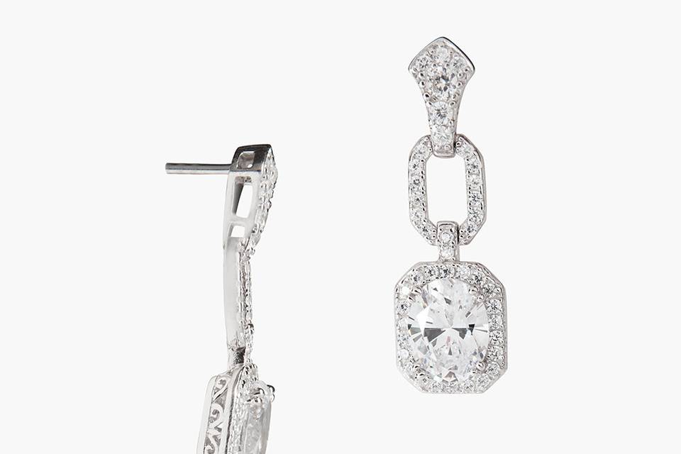 DELILAHK CRYSTAL CHLOE EARRINGS
Modish in its simplicity and set with square shaped cubic zirconia crystals, these dangle earrings can nonchalantly add a touch of monochromatic chic to your polished ensembles.
http://www.delilahk.com/delilahkbridal/bridal-earrings/delilahk-crystal-chloe-earrings.html