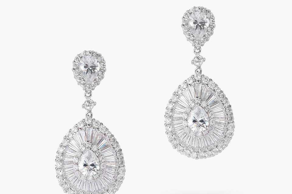 DELILAHK CRYSTAL CHLOE EARRINGS
Modish in its simplicity and set with square shaped cubic zirconia crystals, these dangle earrings can nonchalantly add a touch of monochromatic chic to your polished ensembles.
http://www.delilahk.com/delilahkbridal/bridal-earrings/delilahk-crystal-chloe-earrings.html