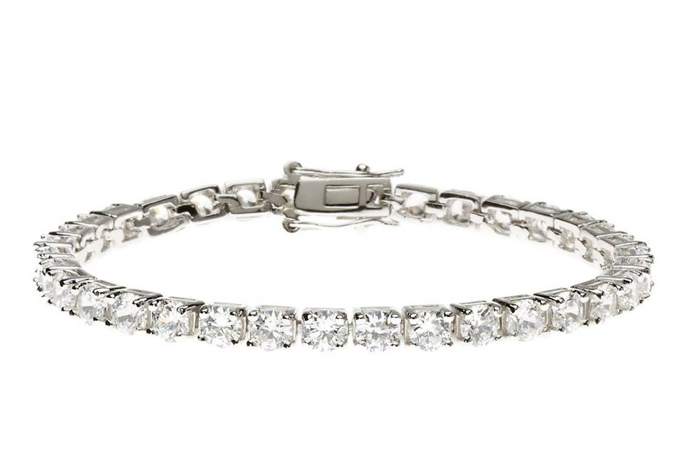 PENELOPE CRYSTAL TENNIS BRACELET
A one row tennis bracelet intricately designed and handcrafted with clear cubic zirconia stones on a rhodium plated setting. Designed for the chic bride, this classic piece can be doubled-up for maximum impact.
http://www.delilahk.com/delilahkbridal/bridal-bracelets/penelope-crystal-tennis-bracelet.html