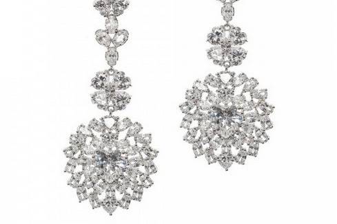 ELORA CRYSTAL CHANDELIERS
Encrusted cubic zirconia stones in a rhodium plated setting create these decadent chandelier earrings, giving them a glamorous and high quality look. This pair reflects from countless hand cut facets, adding a touch of mystique to your visage. Pair them with a delicate bracelet to complete your look.
http://www.delilahk.com/delilahkbridal/bridal-earrings/elora-crystal-chandeliers.html