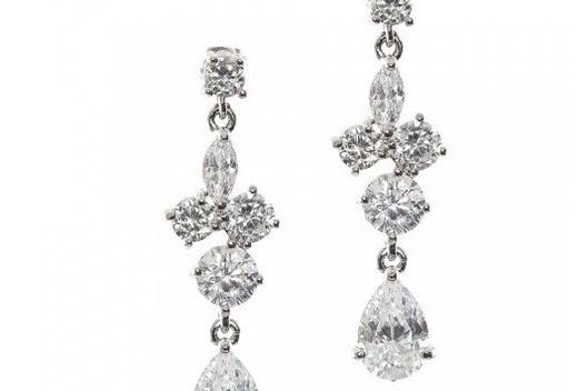 ROSALIE CRYSTAL DANGLE EARRINGS
The Rosalie crystal dangle earrings will elevate any look with their elegance and ornate appeal. Embellished with faceted hand set cubic zirconia stones on a rhodium plated setting, they are sure to shimmer in any lighting.
http://www.delilahk.com/delilahkbridal/rosalie-crystal-dangle-earrings.html