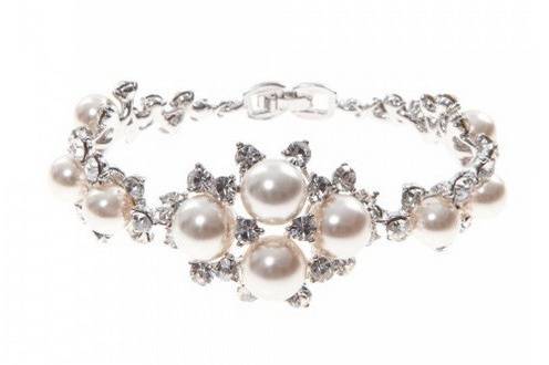 CATE PEARL CLUSTER BRACELET
Reminiscent of the Gatsby era of opulence and glamour, the Cate pearl cluster bracelet speaks high quality through delicate rose colored pearls and clear crystals on a hand polished rhodium plated base. Adorn your lobes with pearl dangles for maximum impact.
http://www.delilahk.com/delilahkbridal/cate-pearl-cluster-bracelet.html