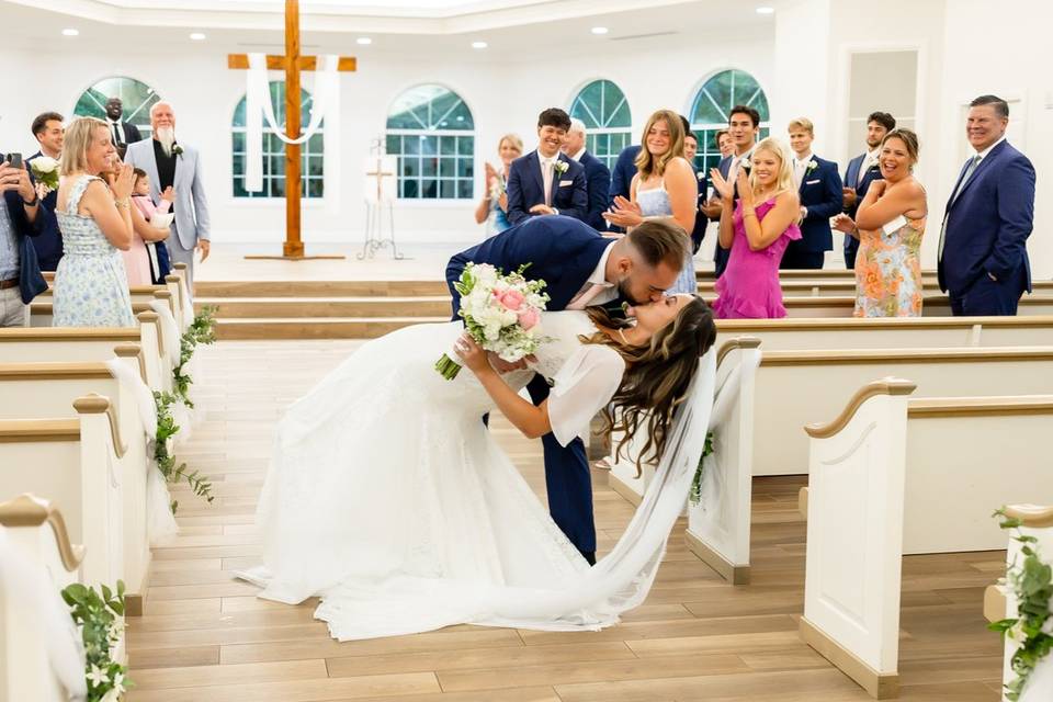 Kiss at the alter