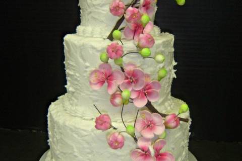 Amazing and simple buttercream wedding cake with handmade sakura blossoms and vinery.