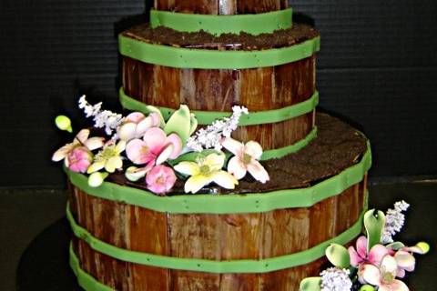 Amazing wooden look wedding cake with handcrafted flowers!
