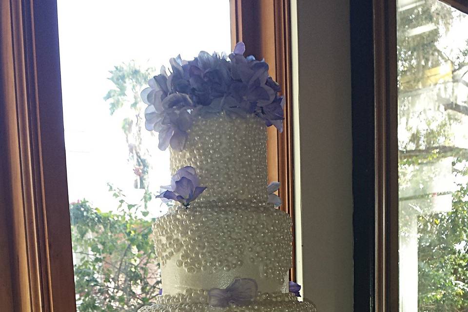 Purple flowers and pearls cake!