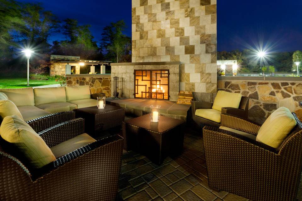 Outdoor Fireplace Lounge