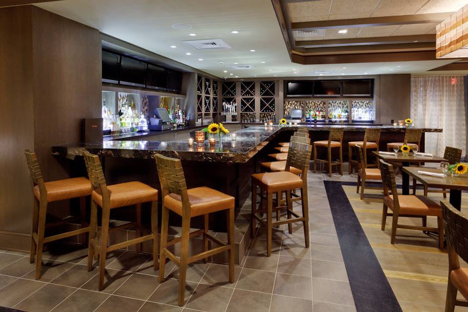 Bistro 72 Bar & Lounge