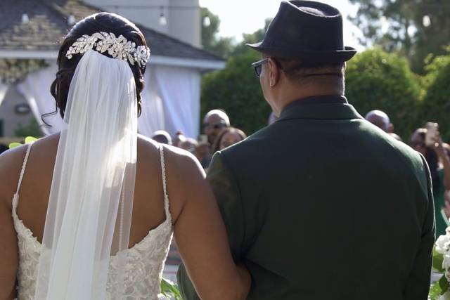 Bride & Dad walking to alter