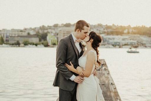 A kiss by the water