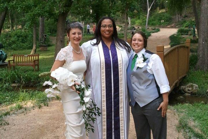 Rev. Vikki Tippins - Austin's Awesome Wedding Officiant