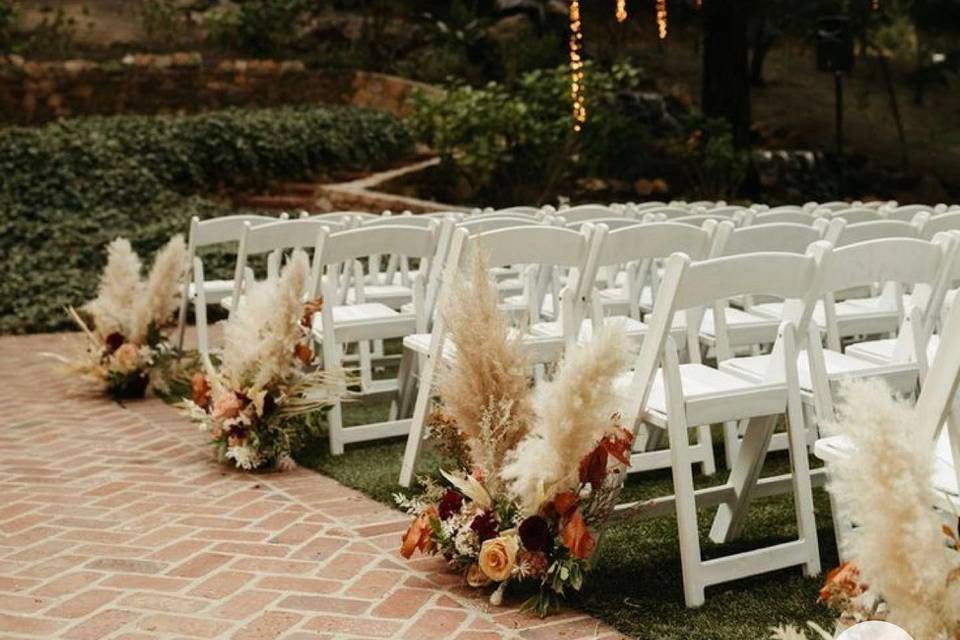 Stunning outdoor ceremony