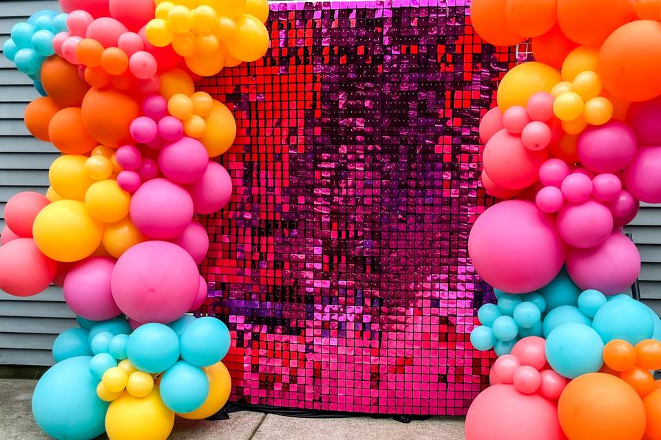 Shimmer Wall with Balloons