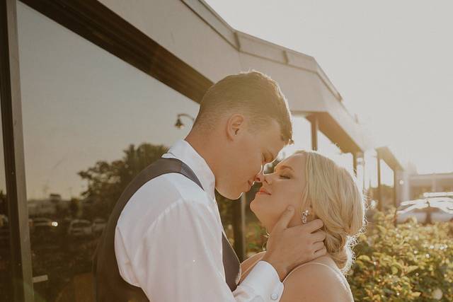 A sun-drenched kiss