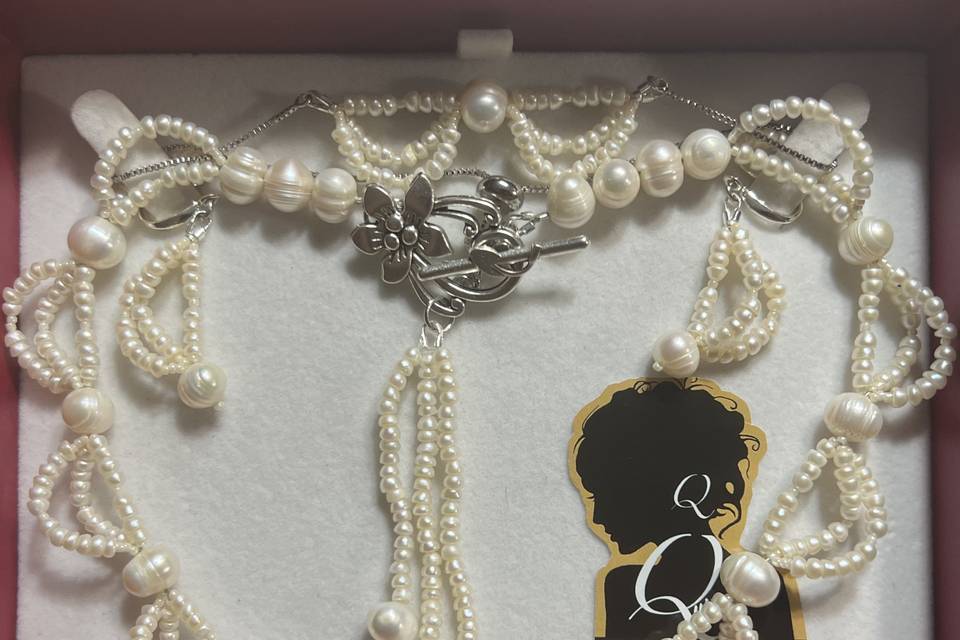 Ruffled Pearls Jewelry Set