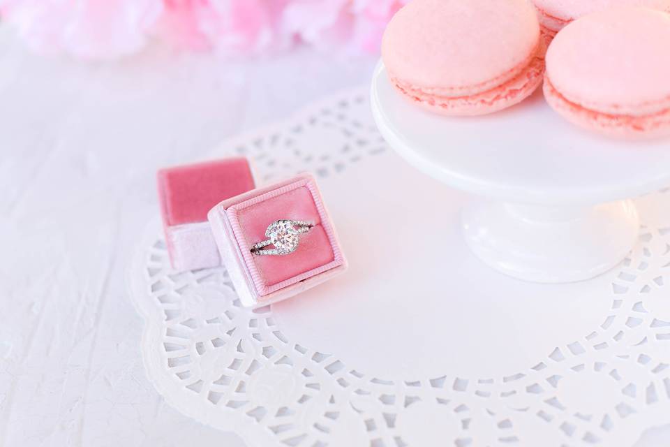 Strawberry macarons