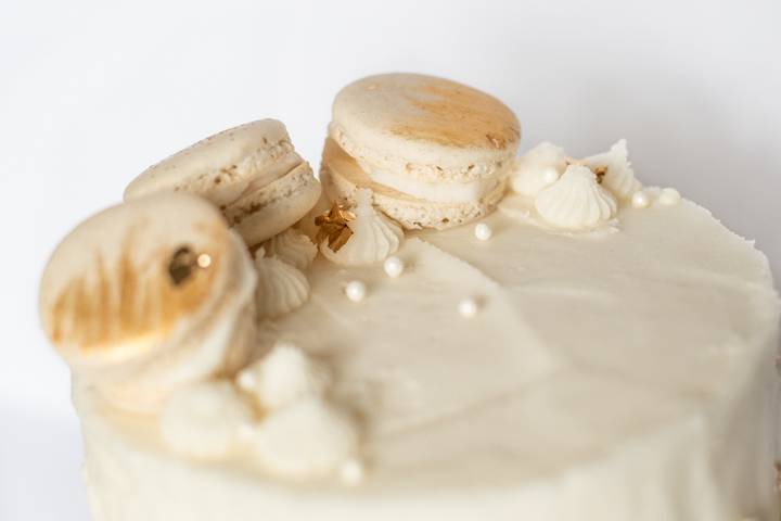 White and gold wedding cake