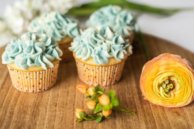 Floral hydrangea cupcakes