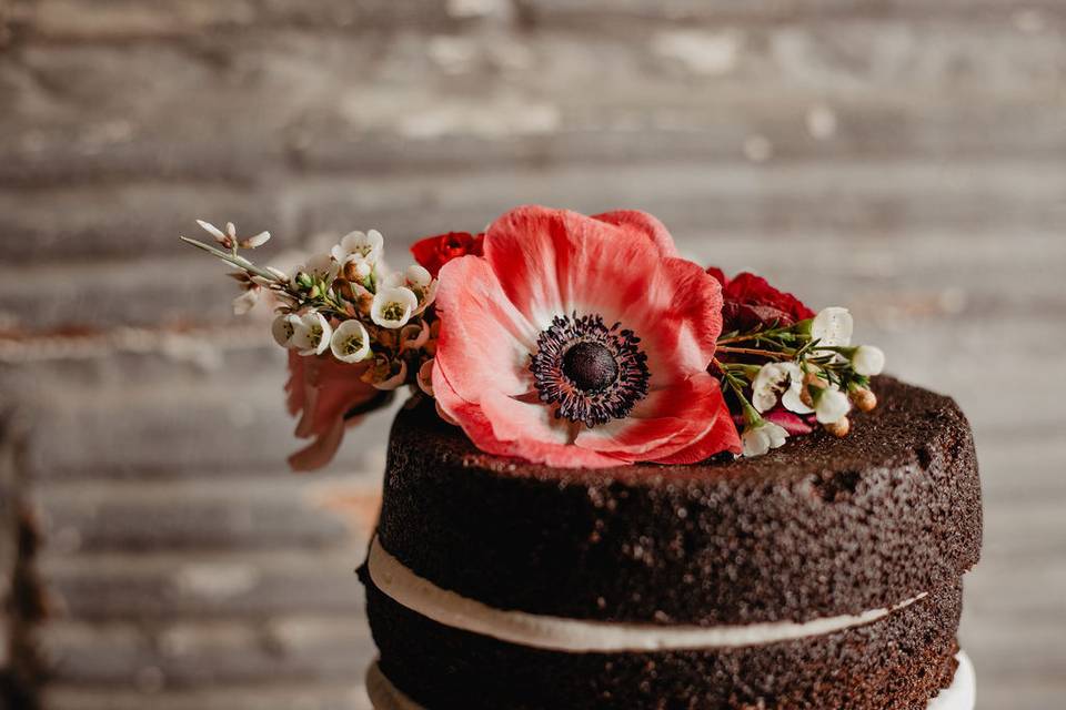 Modern floral naked cake