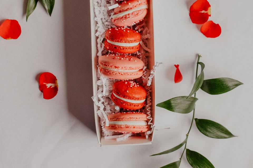 Valentine macarons