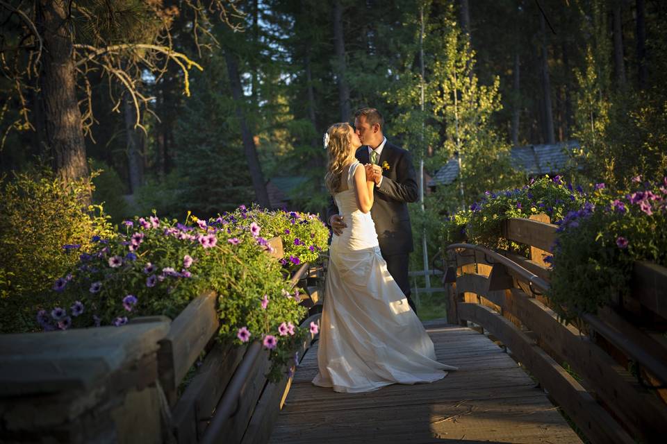Lake Creek Lodge - bride & groom in the golden hour