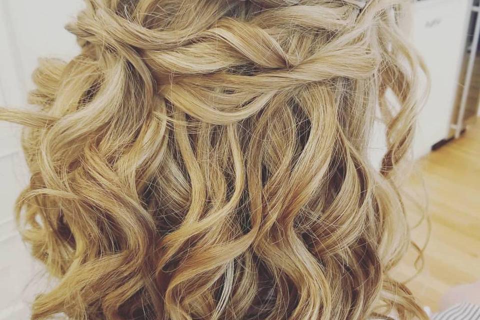 Half-up curls - Top Knot Bridal